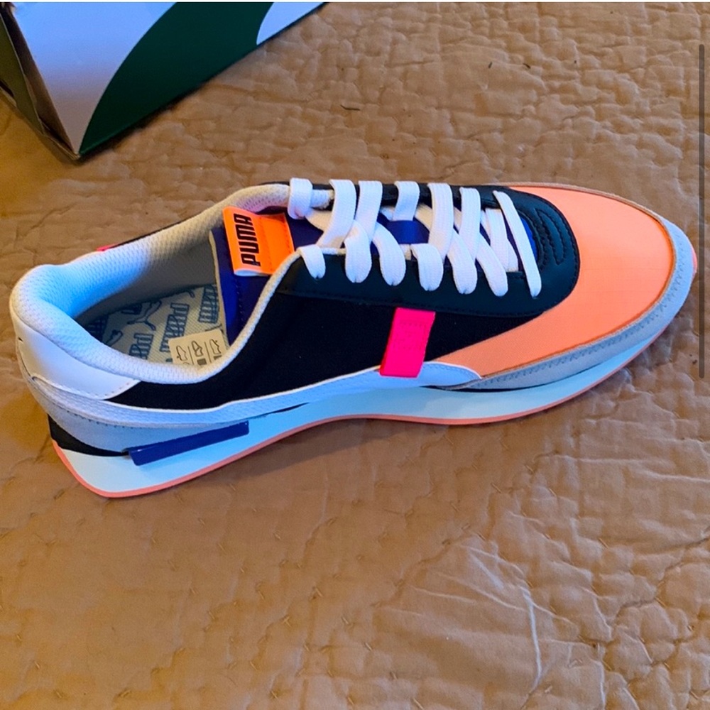 NEW Puma Future Rider Play On Size 9, Fun Loving Color Scheme! Smoke Free Home